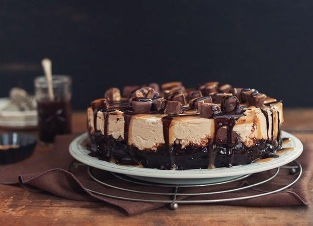 How To Diy Heavenly Snickers Ice Cream Cake 6923