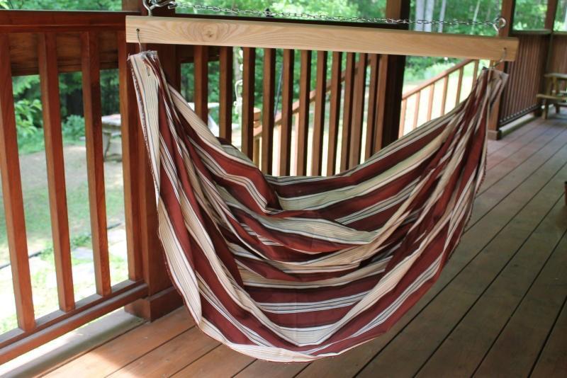 Easy DIY Fabric Hammocks to Enjoy in Summer