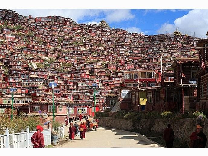 11 hillside towns that seem to defy gravity