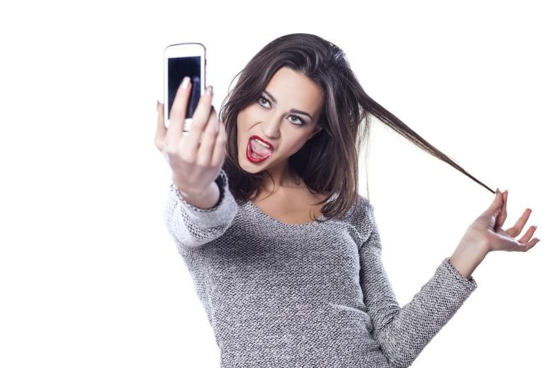9 Places You Should Never Take A Selfie