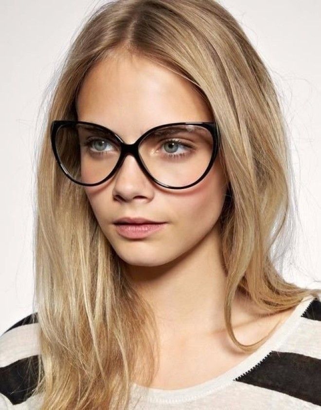 The Hottest Hairstyles To Wear With Glasses 