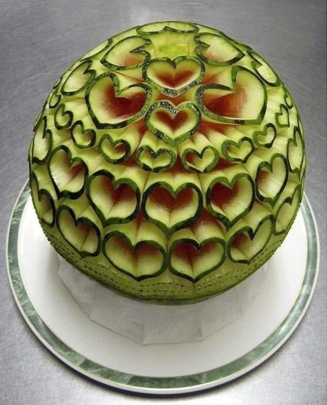 12 Amazingly Creative Fruit Carvings