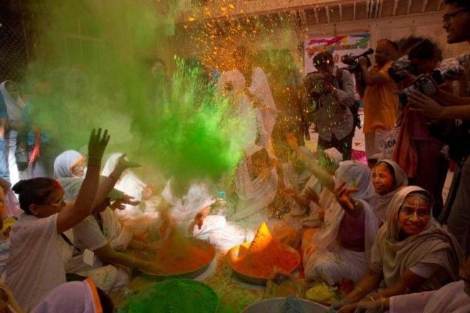 17 gorgeous photos of Indias Holi festival