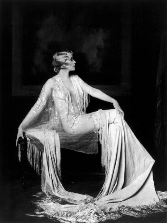 23 Stunning Photos Of The 1920s Sexiest Broadway Revue