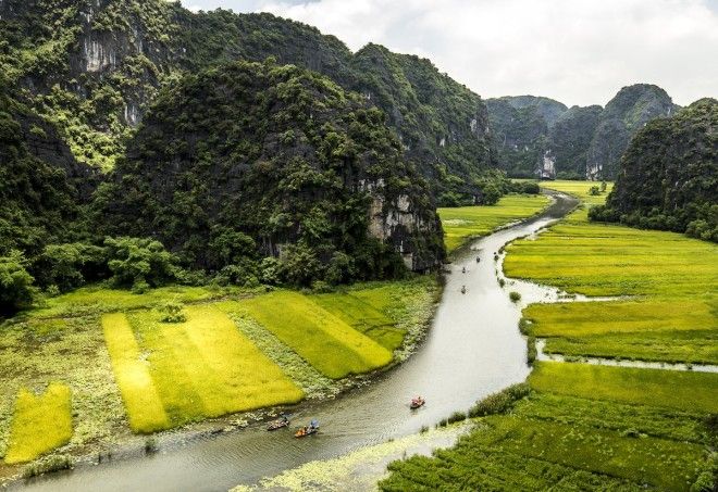 Sail through the valley of Tam Coc Ninh Binh Vietnam