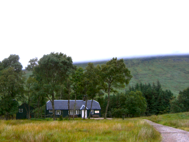 Stay in the Loch Ossian Hostel Scotland