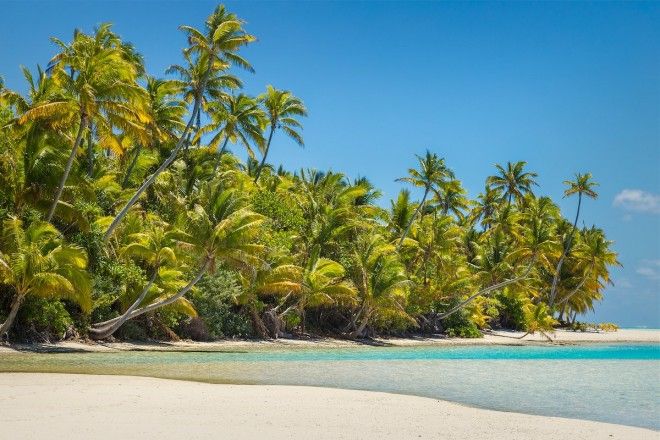 Take a Robinson Crusoeesque excursion to Tapuaetai in the Cook Islands