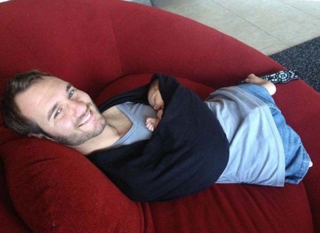 23 This touching photo of limbless Nick Vujicic holding his baby