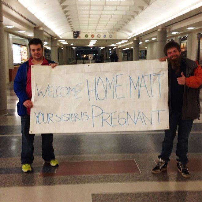 40 Hilarious Airport Greeting Signs That Are Both Funny And Embarrassing