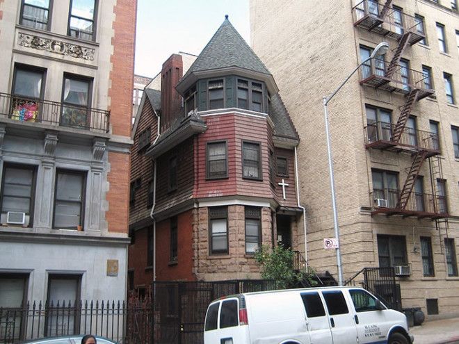 30 Hardheaded Homeowners Who Refused To Sell Their Properties