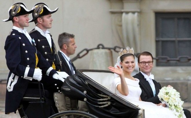 10 Photos Showing How Modern Princes and Princesses Get Married in Different