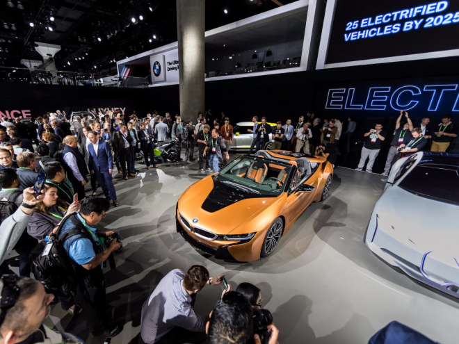 BMW unveiled the long-awaited convertible version of its i8 sports car.