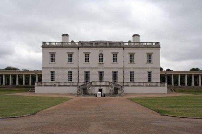 The National Maritime Museum I is listed (or ranked) 10 on the list It's Been Over 50 Years And People Still Can't Debunk This Photo Of A Ghost On The Tulip Staircase