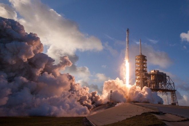 SpaceX mastered a recyclable rocket booster that doesnt crash after use