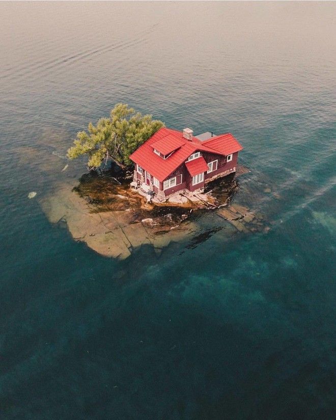 the-world-s-smallest-inhabited-island-is-just-big-enough-for-a-house