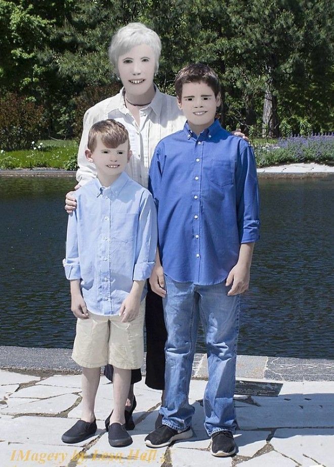 Family Hires Professional Photographer For 250 To Take Their Portraits