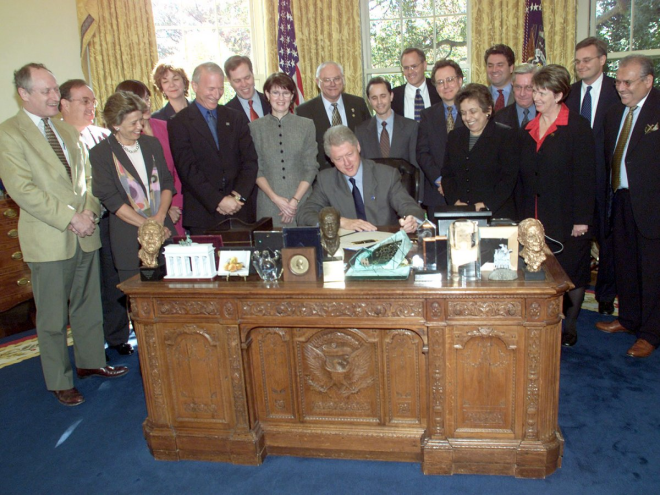 Bill Clinton's desk boasted a jumble of photos, busts, and picture frames in 2000.