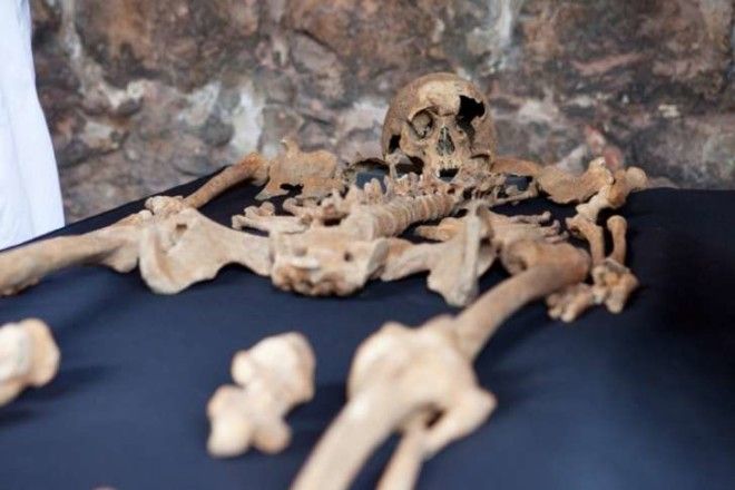 A skeleton belonging to a victim of the Black Plague, unearthed by archaeologists while expanding the London Underground.