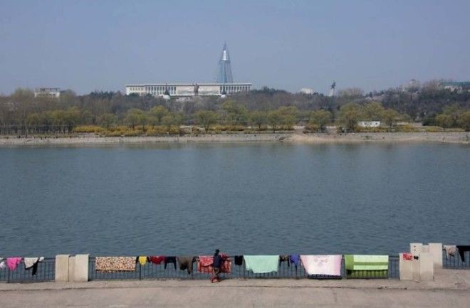 On This Day In Spring, People Had Put Some Carpets To Dry On The Banks Of The Taedong River. Since There Was A Kim Il Sung Statue In The Back, Taking Picture With Those Carpets Was Forbidden