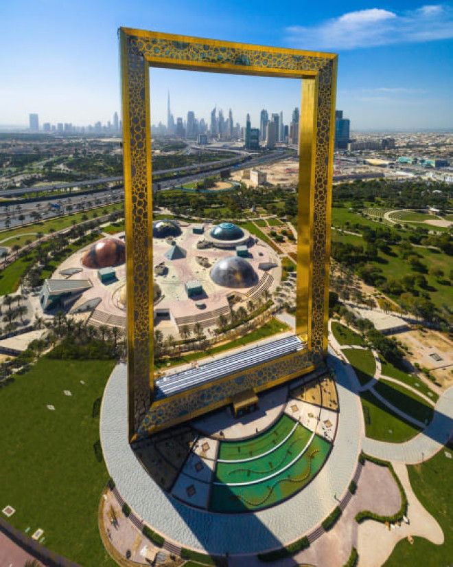 You Can Find The World&rsquo;s Largest Picture Frame In Dubai Now