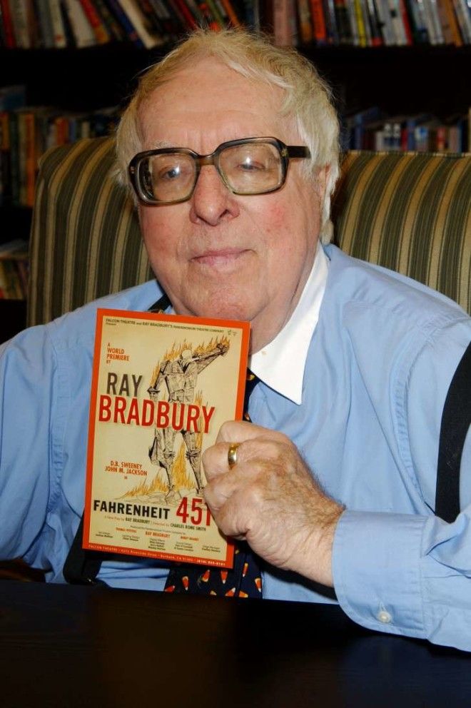 Author Ray Bradbury signs his new book Bradbury: An Illustrated Life at Barnes & Noble