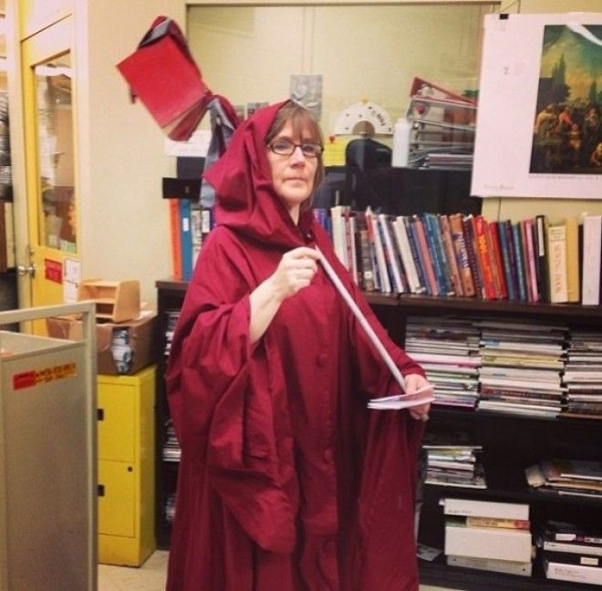 Every Year My Schools Librarian Dresses Up As A Book Reaper To Collect Overdue Books