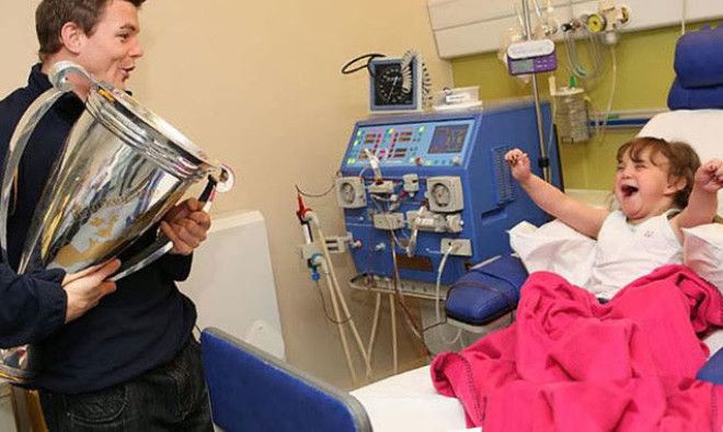 When Brian O'Driscoll, this girls hero, visited her in hospital. When Brian O'Driscoll, this girls hero, visited her in hospital.