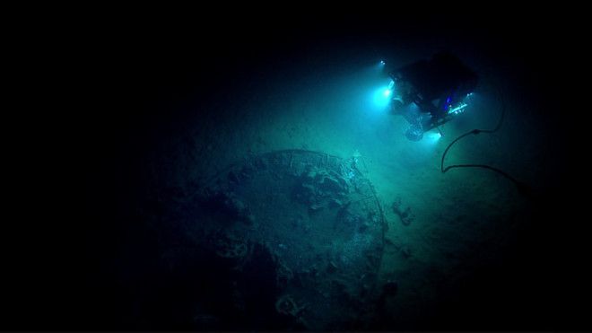 A submersible explores a shipwreck first spotted by an offshore drilling exploration firm in 2002.