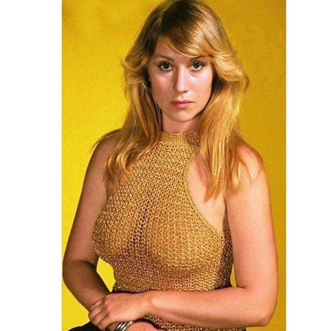 26 Rare Photos of Celebrities in Ways We Werent Expecting to See Them