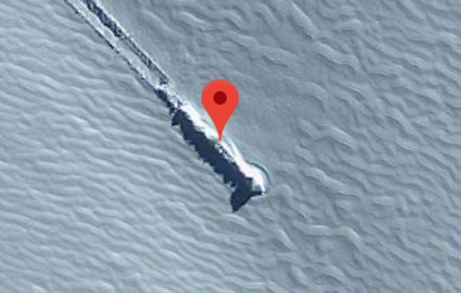 Alien hunters are convinced there's a crash-landed spaceship on a remote Antarctic island 1