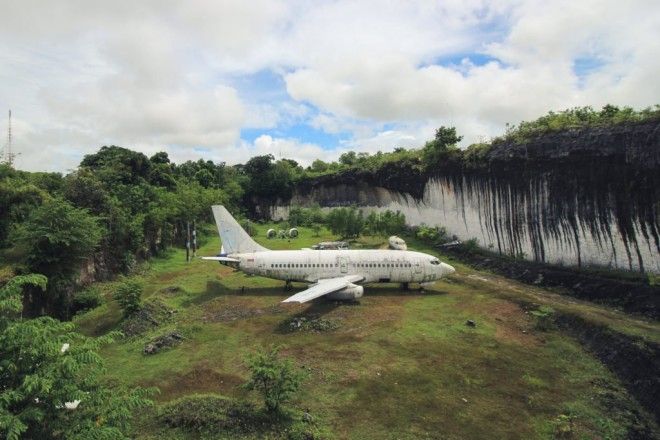 Abandoned Boeing 737 Turns Into A Tourist Attraction In Bali