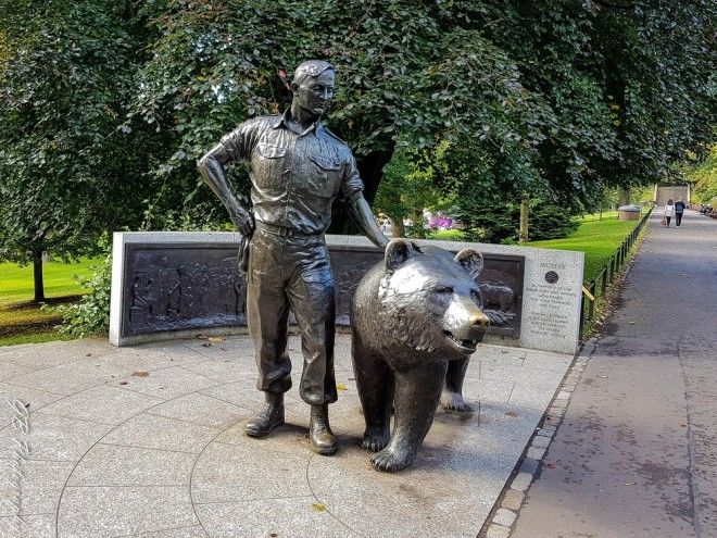 wojtek-monument-3