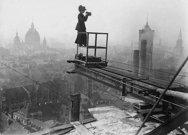 A photographer at work over the roofs of Berlin.