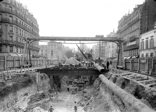 Construction of the subway station in the Rue de Rome on March 17, 1902.