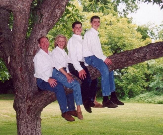 Arrange for family photos in a right way