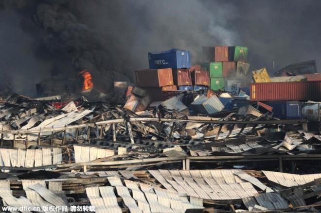 Black smoke continues to hang over Tianjin