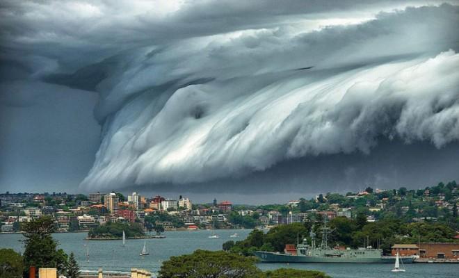 “Tsunami Cloud” rolled over Sydney