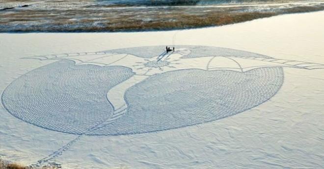 Gigantic masterpieces by meticulously walking