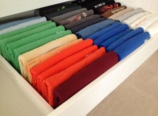 How to quickly fold T-shirts