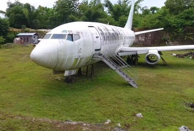 There’s an abandoned Boeing 737 in Bali, and it’s a bit of a mystery on how it got there. 