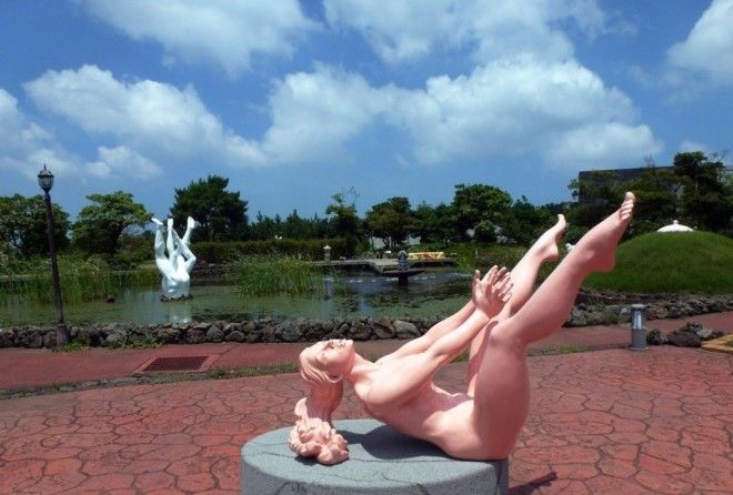 We have compiled a list of top theme parks and attractions that are for adults only