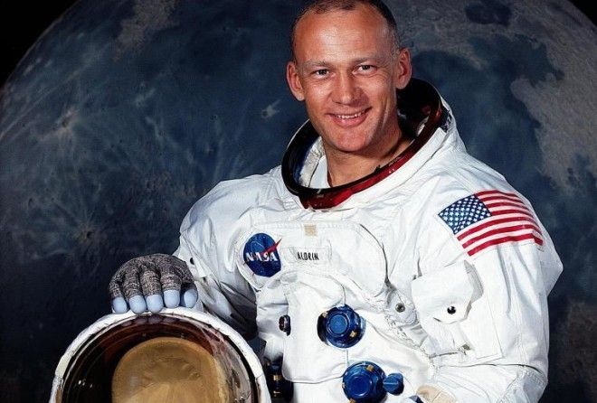 Buzz Aldrin passes UFO lie detector test leaving experts convinced that he encountered alien life